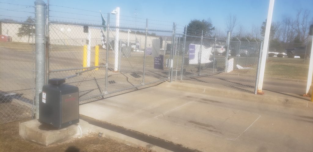 Chain link fence gate